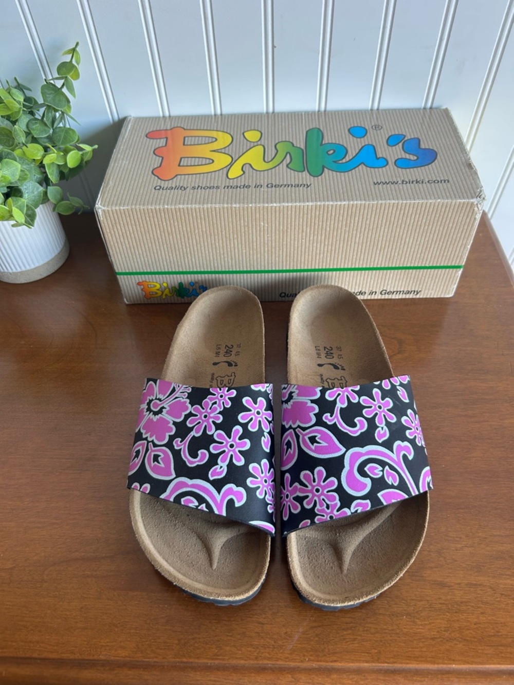 NIB Oahu Birki slide in Aloha pink size 37